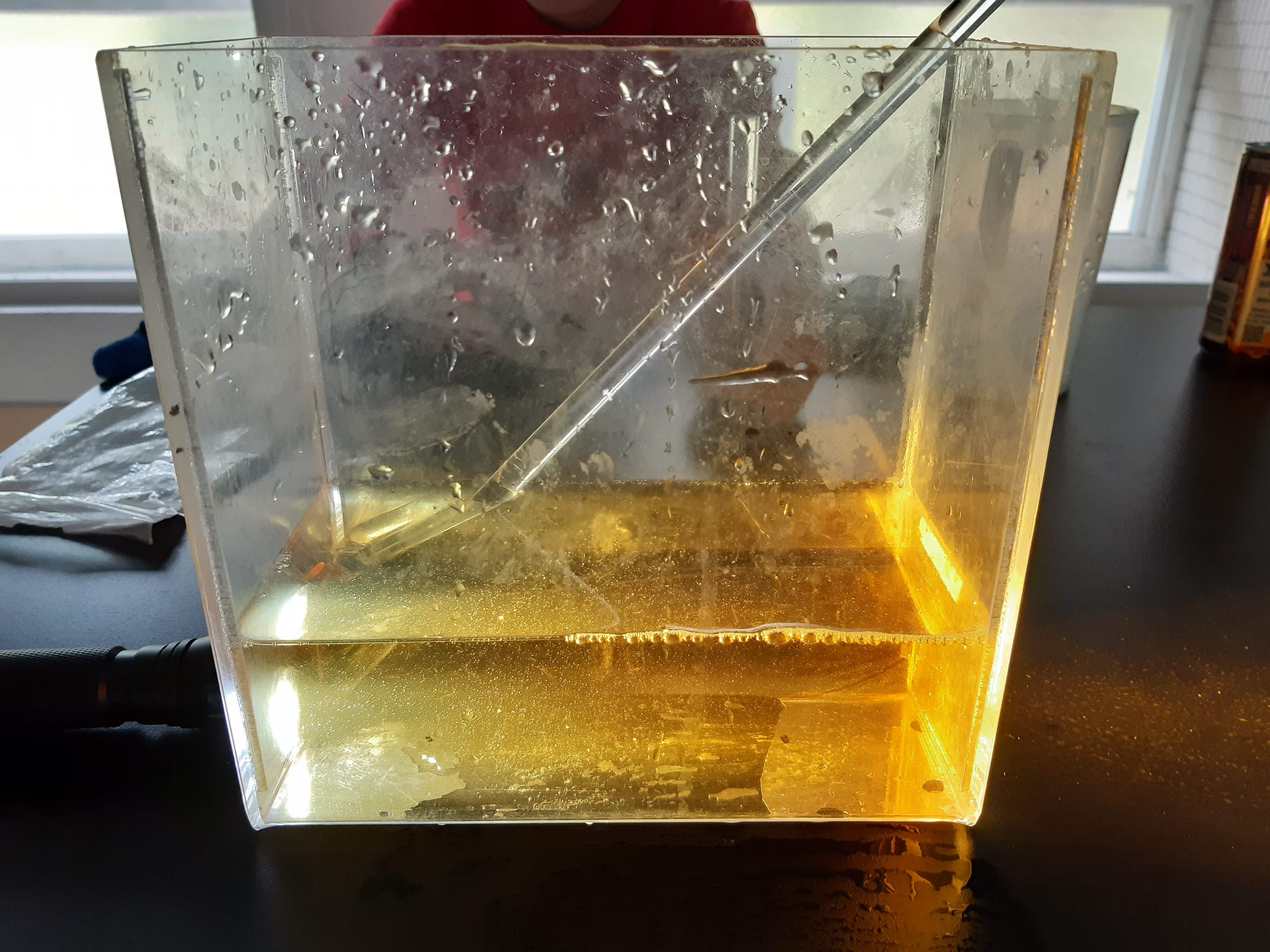 探究純水中加入不同量的有色液體對 RGB 顏色的影響